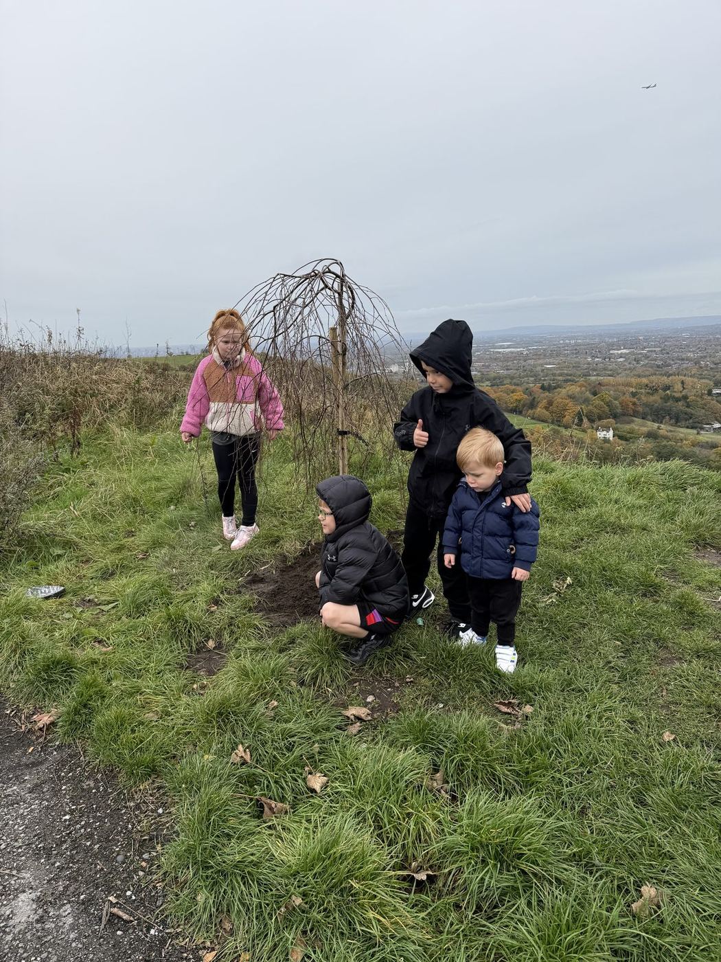 Children visiting Lync's Tree