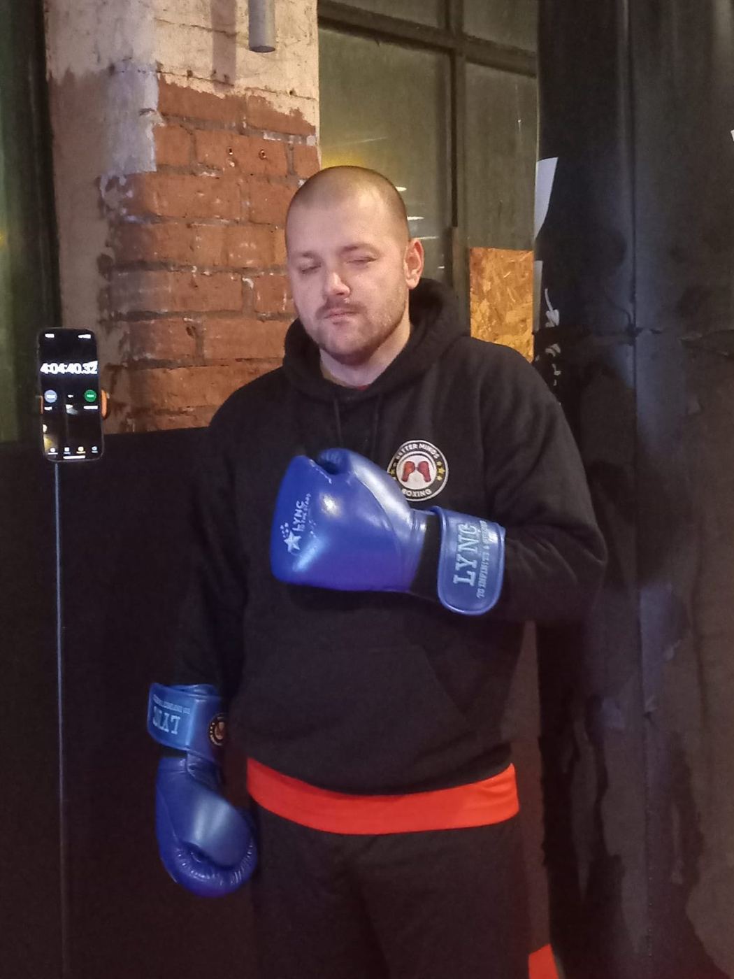 Lee in his boxing gloves, ready to start